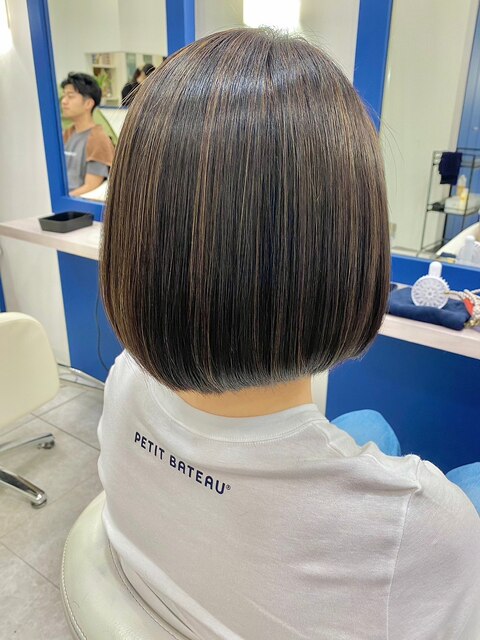 丸みショートヘアピンクベージュカラーミルクティーベージュ