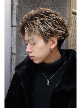 ネイビー(NAVY) 波巻きパーマツイスパマッシュ刈り上げセンターパートハイライト