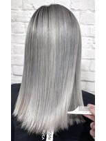 リヒト ヘアワークス(Licht HairWorks)&nbsp;ホワイトシルバー×シンデレラトリートメント