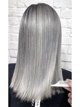 リヒト ヘアワークス(Licht HairWorks) ホワイトシルバー×シンデレラトリートメント