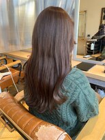 （明るめグレージュ：センターパート ウェーブヘア）