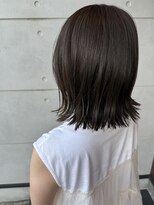 イロハ(iroh)&nbsp;イルミナカラー/オリーブベージュ/外はねスタイル