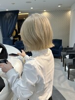 エアー 青山(AIR) ハイトーンカラーブロンドベージュくびれボブ