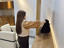 カバンや上着はかがみのうしろに☆