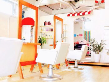 キュートリップの写真/明るい雰囲気の店内は、大型店では味わえないほどの居心地の良さ♪女性スタイリストのみ在籍◎