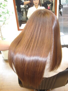 トリート(TREAT) 【アッシュブラウン】サラ艶/ロングヘアー/30代40代/髪質改善