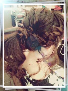 アビアンドアッシュ(Abi&Ass) アレンジポニーテール