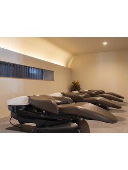 アロマの香りと自慢のマッサージで至福の一時を◇固まった頭皮を揉みほぐし血行促進！エイジングケアにも◎