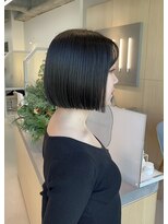 シダ(sida SAIIN) 20代30代ブルーブラックパツっとボブ