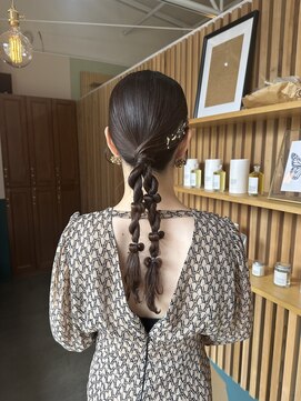 キュオンシア(CUEON. ciea) お呼ばれヘア×編みおろしツイン