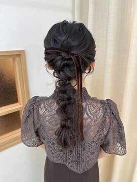 ソノ(sono) 編みおろし ヘアセット 編みおろしポニー 参列ヘア 結婚式ヘア
