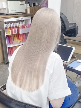 リラ バイ ミラ 新宿(LILA by MILA) ブリーチダブルカラー/ハイトーンストレートこなれミディ/新宿