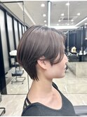 40代50代60代耳かけショート前髪なしハンサムショート白髪ぼかし