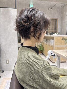 トマト(TOMTO) 【RYOHEI】ニュアンスパーマ_レイヤー_ウルフカット_ショート