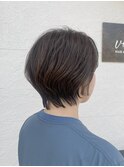 くびれシルエットのショートヘア