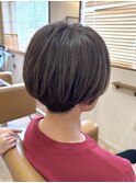 ブリーチなし白髪ぼかしハイライトひし形刈り上げショート