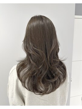 ムード(MOOD,) ダークアッシュ/ミディアムレイヤーカット/大人ガーリー/銀座