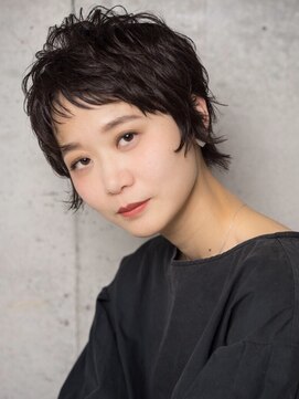 シック(sick) グレーカラー+くせ毛ショート