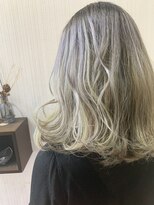 トムキャット(TOM CAT)&nbsp;外ハネ ブリーチ ハイライト グレー イエロー