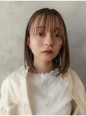 ミディアムレイヤーボブシースルーバングベージュカラー小顔