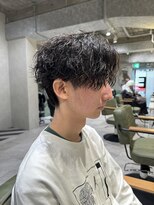 ゼスト リル 新宿(ZEST lill)&nbsp;ツイストスパイラル 縦落ちツイスパ センターパート 新宿