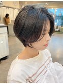 黒髪ショート/ハンサムショート/センターパート/レイヤーカット