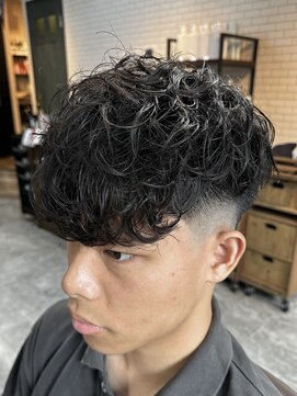 アミーゴ(AMIGO) スペインカール×フェードカット