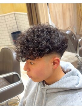 グルーマーズトウキョウ(GROOMER/S TOKYO) スペインカール フェード 海外風 メンズパーマ