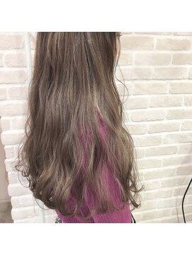 ベティ(Bettie) 透明感たっぷりのクリーミーベージュ