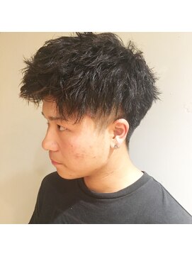 トレパルッキエーレサカイ(tre parrucchiere sakai) ［-tre-］ツイスト ツーブロック　パーマスタイル