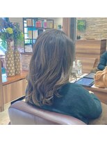 ユキオ オブ ヘアー(YUKIO of Hair) 20代30代40代ブリーチ一回オリーブグレージュくびれミディ