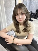 オリーブカラー×ミディアムレイヤー