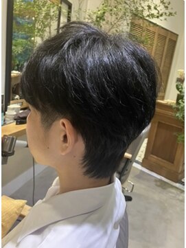 シアン 大倉山店(CYAN) バックは刈り上げないのが今どき