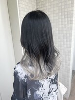 ユウル 横浜(juhl.)&nbsp;ホワイトシルバーホワイトブロンドブリーチ＆ダブルカラー横浜駅