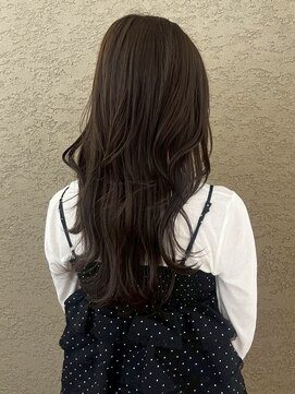 ビファインべクス(Befine becs) ロングレイヤーカットにグレージュカラーで大人っぽく!