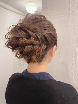 ファム(fam) ねじりアップヘア