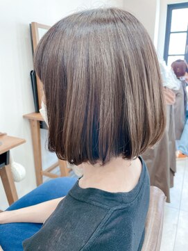 ホウナンミッデイ(方南Midday) 透明感　グレージュ　Aラインボブ　大人ボブ