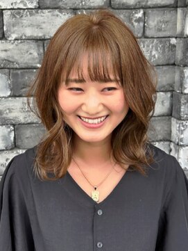 ラヴィエール(LAVIERE by R-EVOLUT) ミディアムレイヤーココアベージュグレージュくびれ巻き柏/柏駅