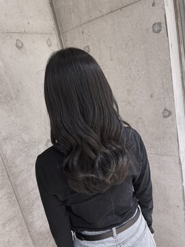 リビンバイアフロート(Livin by afloat) ローレイヤースタイル　暗髪　ラベンダーグレージュ