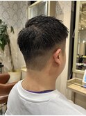 ツーブロック刈り上げスキンフェードカットアッシュブラック