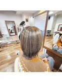 ハイライトカラー、外はねボブ