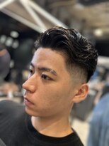 フランクスバーバー アンド ビアークラブ(FRANK'S BARBER and BEER CLUB)&nbsp;刈り上げセンターパート/フェザーパーマ/サーフカール/有楽町