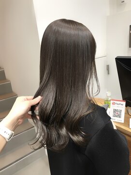 ネイヴィル(navile) 透明感たっぷりオリーブベージュ