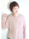 アースカラーが可愛いフェミニンショート