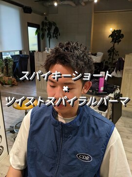 コワファーストナガサキシャンプーボーイ(COIFF1RST NAGASAKI SHAMPOO BOY) スパイキーショート×ツイストスパイラルパーマ