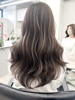 リル バイ ジルブラン(Lil by JIL BLAN)&nbsp;レイヤーカット　ハイライトデザインカラー　ウェットヘア