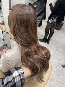 リリー(Lilley) くすみベージュ×姫カットレイヤー×韓国風巻き【ayana】