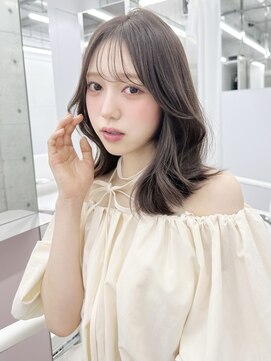 フォンズ(FONS) グレージュ　ショコラブラウン　外ハネミディアム