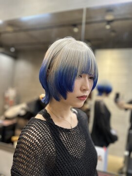 エッジ 下北沢(edge.) シルバーブルーの透明感ショートウルフ