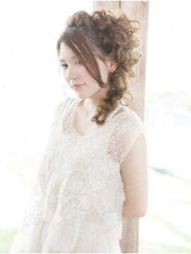 シャンプー ひろせ店(SHAMPOO) サイドにおろした編み込みスタイル